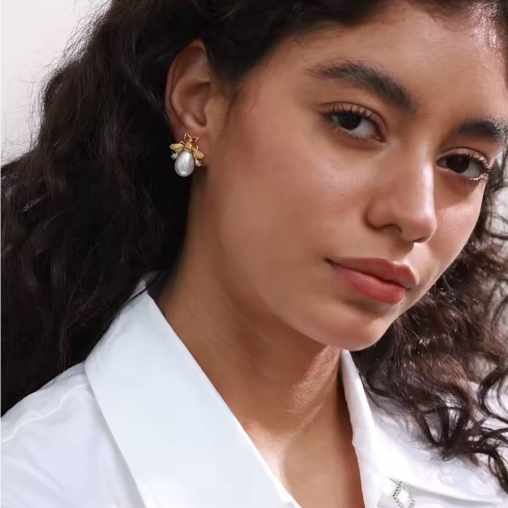 🐝 18K Gold Plated Zircon Bee Stud Earrings